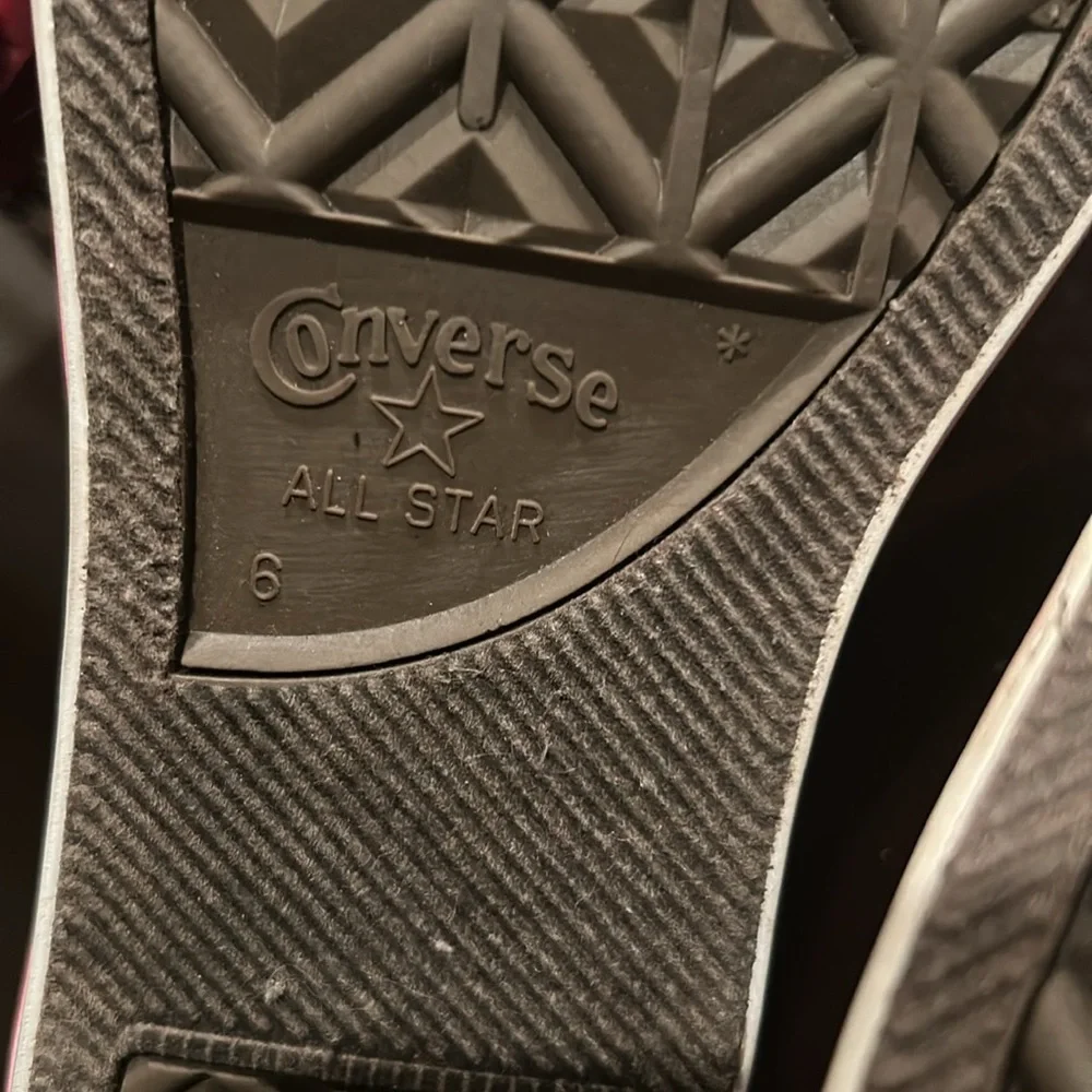 Converse Junior Size 6 W/ Distressed Borders Purple and pink color, Brand new - Picture 5 of 12